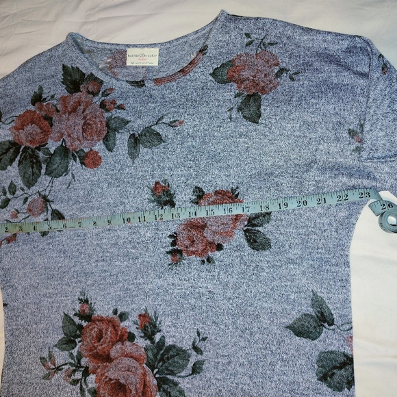 Bobbie Brooks Gray and Red Floral Top,NWT - Picture 5 of 7